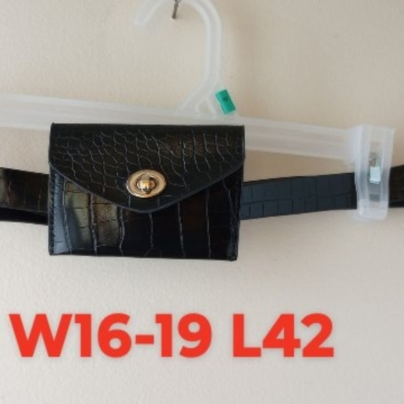 NWOT Elegant Black Croc-Embossed Belt Bag - Picture 2 of 6